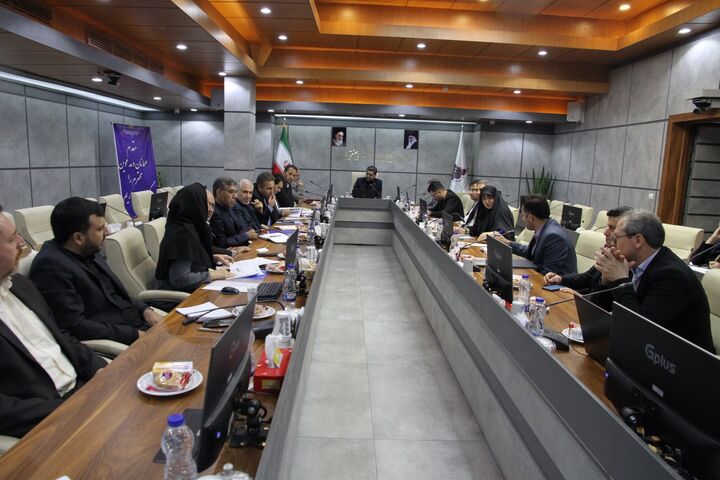 تداوم همگرایی با تشکل‌های بخش خصوصی برای توسعه صنایع کوچک مستقر در شهرک‌ها و نواحی صنعتی