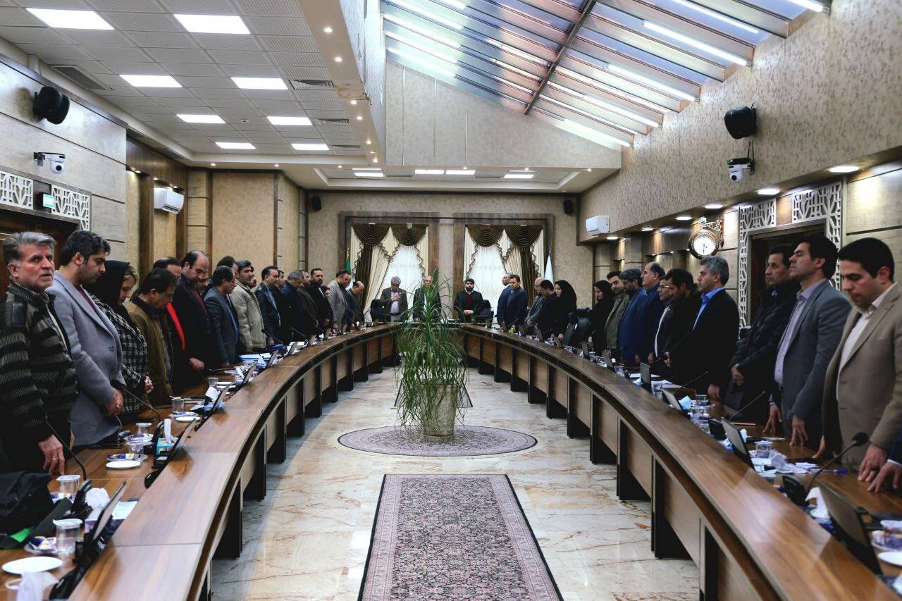 تولید کنندگان در شرایط فعلی بهصورت جهادی فعالیت میکنند